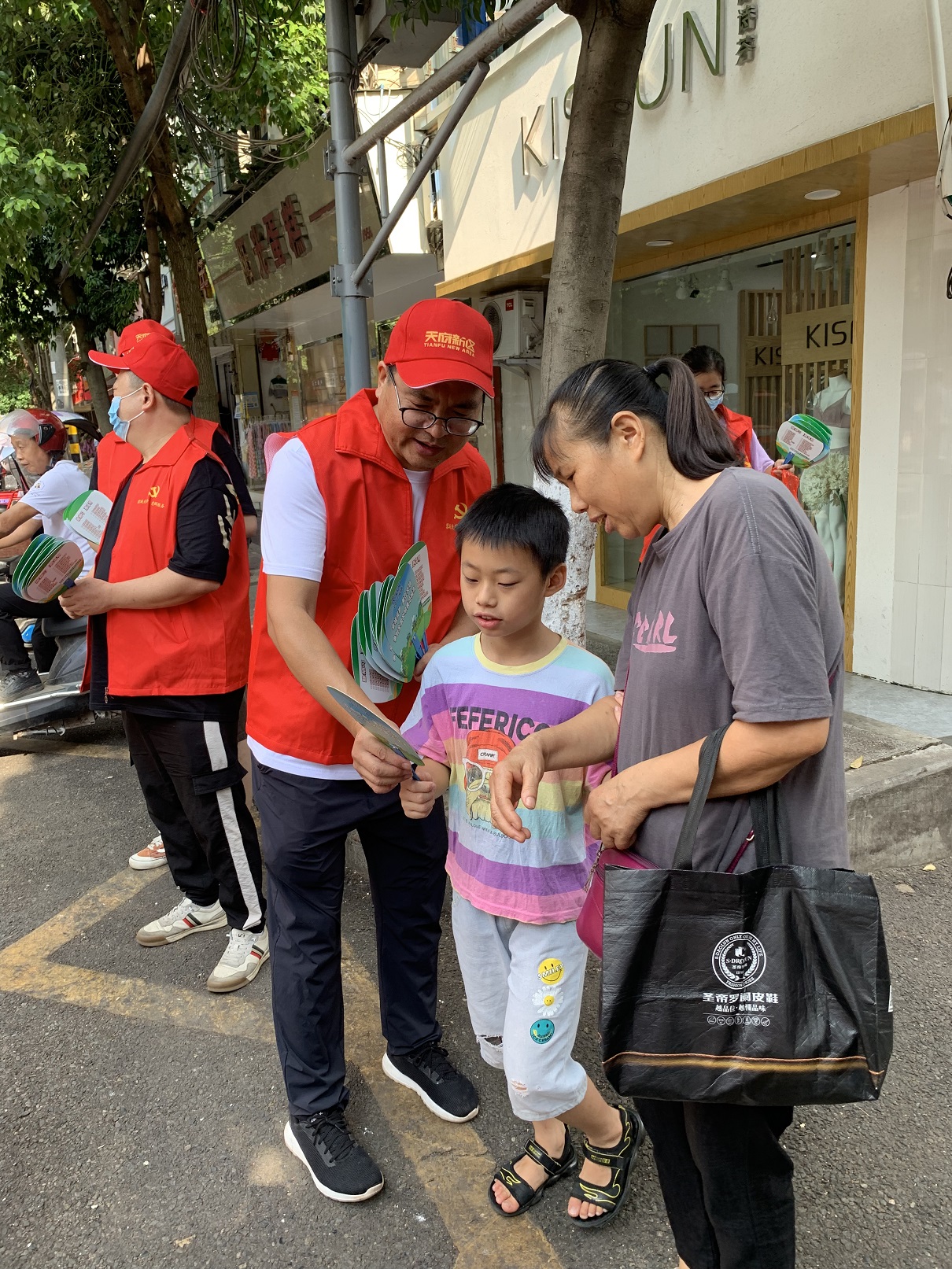 幸福成都 美在(zài)文明 天府花香谷黨支部開展主題黨日活動