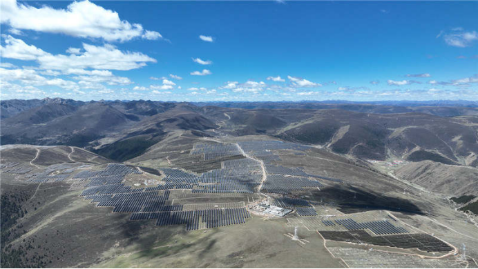 四川瑞康參建的(de)全球最大(dà)、海拔最高的(de) 水光互補電站正式投産 四川瑞康參建的(de)全球最大(dà)、海拔最高的(de) 水光互補電站正式投産