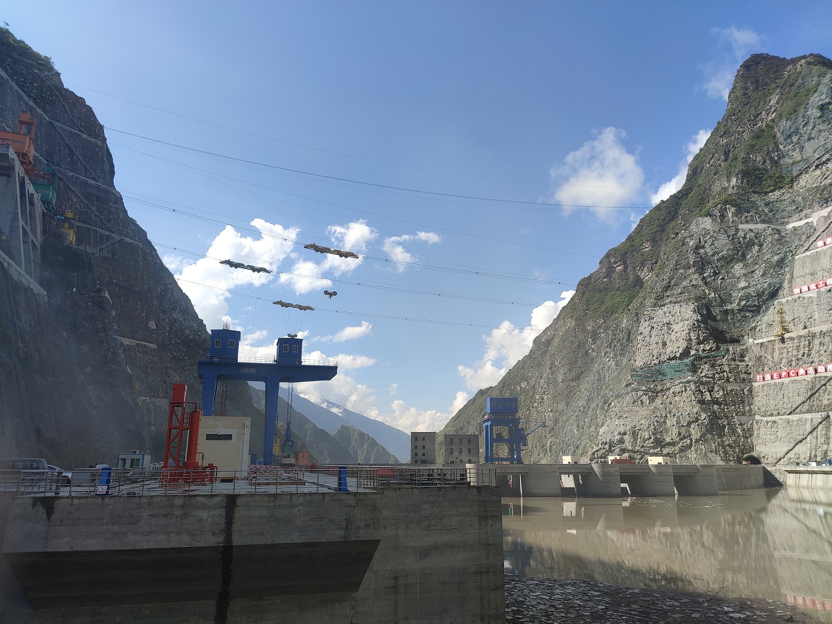 熱烈祝賀雅砻江楊房溝水電站首台機組并網成功 ——瑞康鐵軍再立新功 熱烈祝賀雅砻江楊房溝水電站首台機組并網成功 ——瑞康鐵軍再立新功